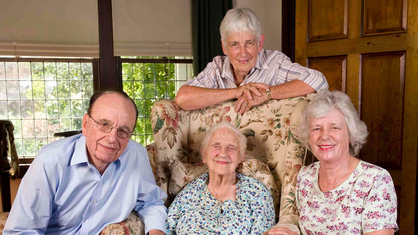 galleries/2011/07/19/the-murdoch-family/murdoch-family-tease-110719_kjyhrz