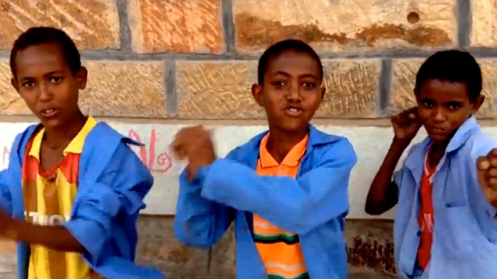 articles/2016/01/15/watch-ethiopian-kids-cover-nirvana/160115-sayed-dave-grohl-ethiopia-viral_dqwc4z