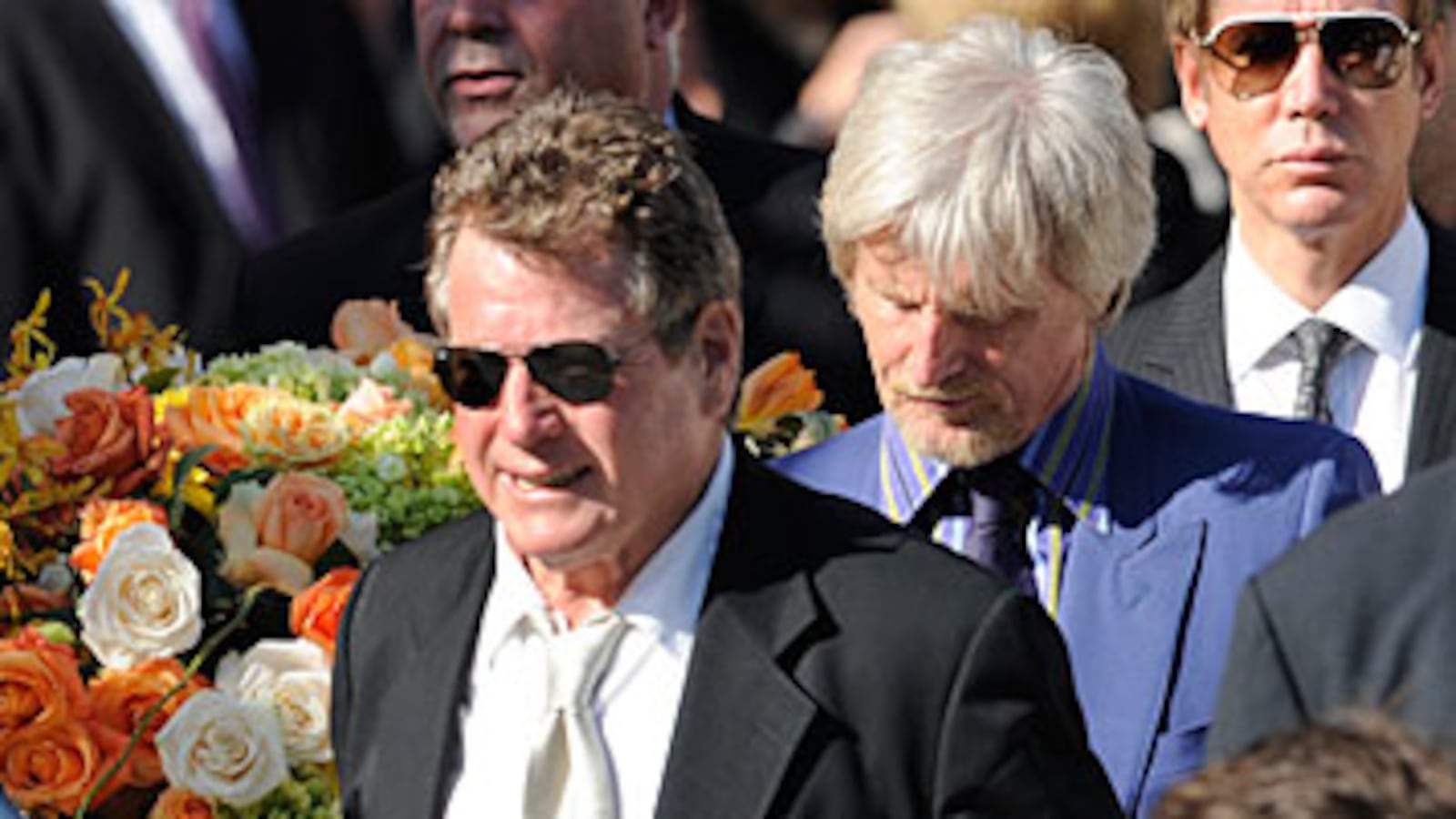 cheats/2009/06/30/mourners-bid-fawcett-farewell/fawcett-funeral_zh7nwf