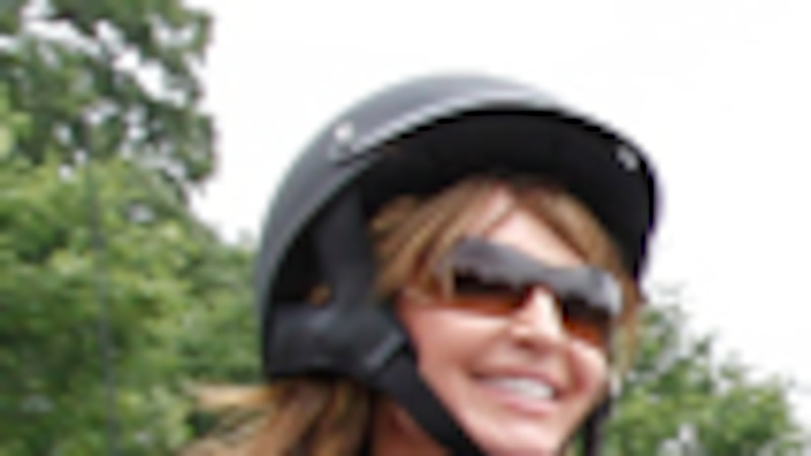 cheats/2011/05/29/sarah-palin-rides-motorcycle-through-dc/walshe-palin-tour_184312_iy45as