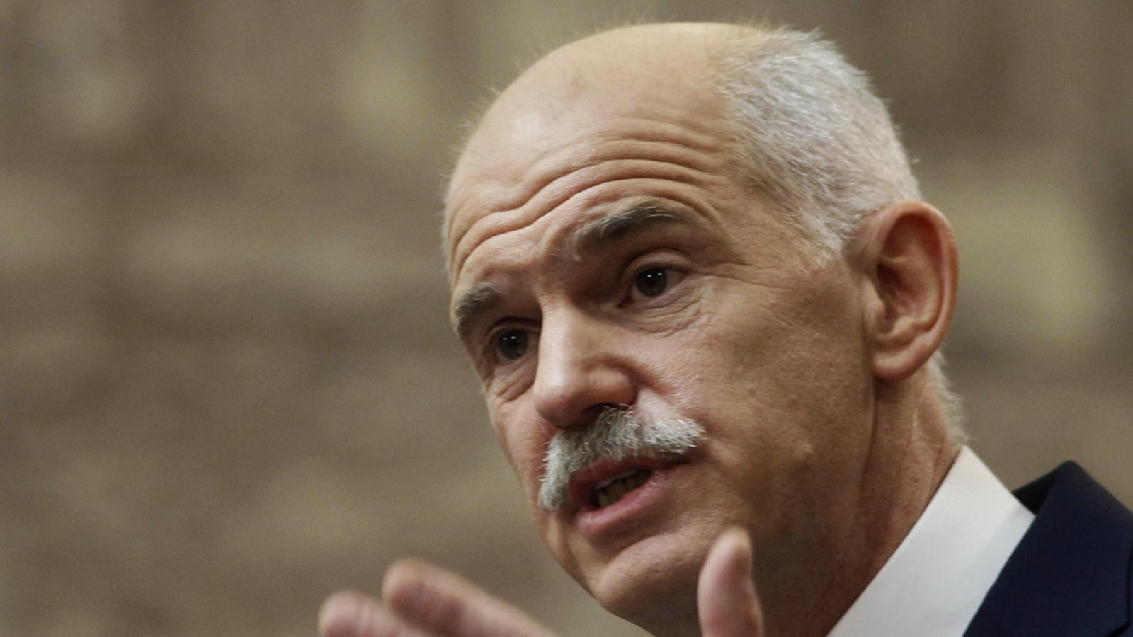 cheats/2011/11/09/parliament-speaker-to-be-new-pm-report/greece-george-papandreou-no-confidence-vote-cheat_vq0y4j