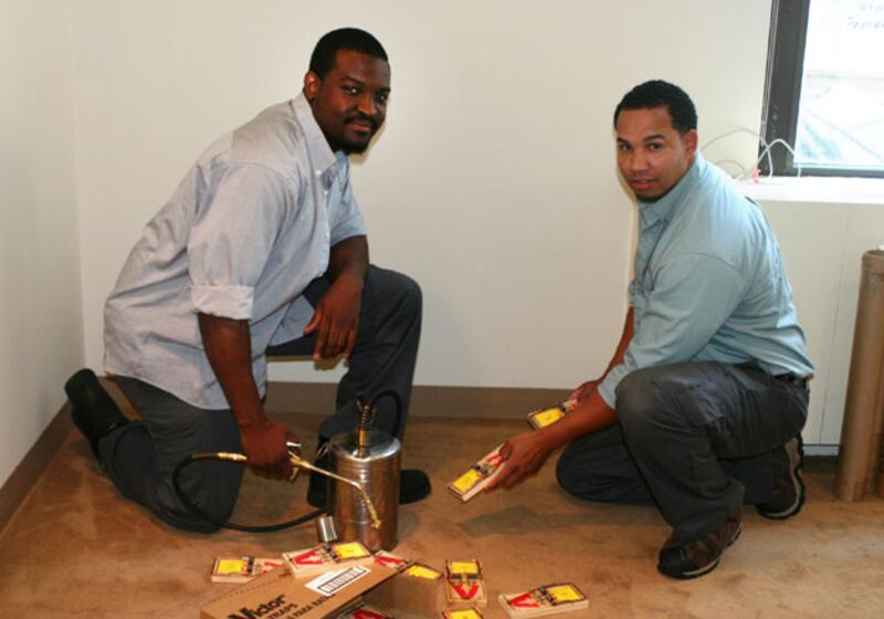 galleries/2010/08/26/hot-exterminators/hot-exterminators---ivan-and-williams_tdmoom