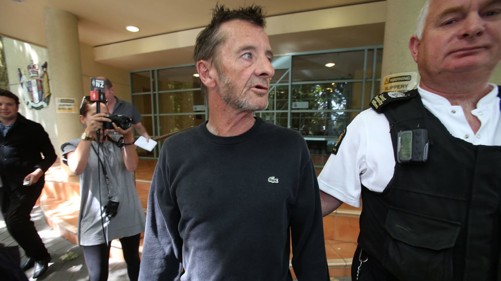 cheats/2014/12/04/ac-dc-drummer-told-to-stay-off-drugs/141204-phil-rudd-cheat_ullms6