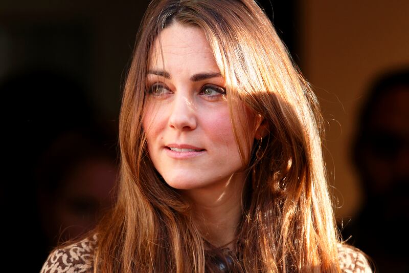 articles/2014/04/01/kate-shops-at-baby-gap-for-george/131218-hines-jukes-phone-hack_xwsvul