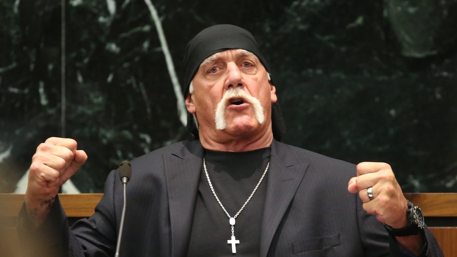 articles/2016/04/27/hulk-hogan-vs-gawker-round-2-sealed-defense-motions-revealed/160427-grove-hogan-gawker-tease_rkawkj