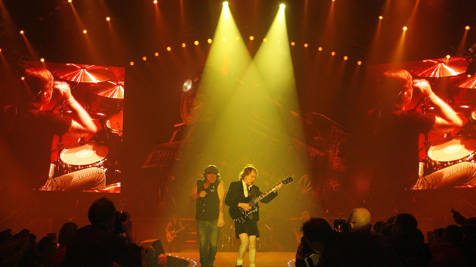 cheats/2014/04/16/ac-dc-retirement-rumors-erupt/140416-acdc-cheat_iweptf