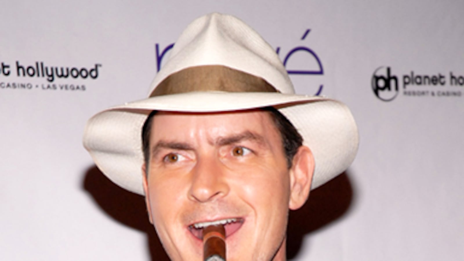 articles/2011/02/06/charlie-sheen-confessions-of-his-bartender/schwartz-sheen_158224_qzmy3h