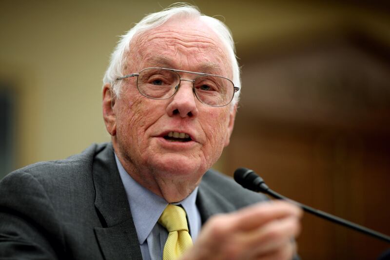 galleries/2012/12/28/whitney-houston-tony-scott-more-celebrities-who-died-in-2012-photos/celebrity-deaths-2012-neil-armstrong_txdzc3