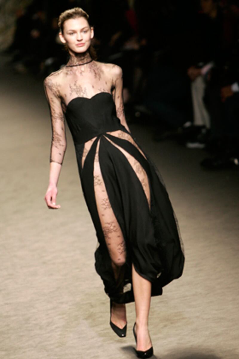 galleries/2009/03/11/paris-fashion-week/paris-fashion-week-8-1_hqr6ns