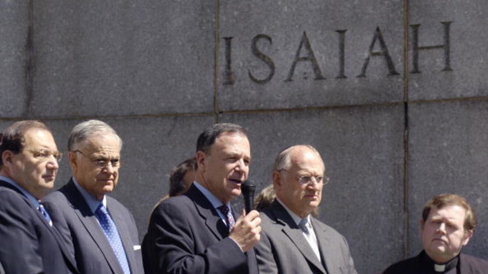 articles/2012/10/18/the-best-way-to-achieve-nothing/foxman-etal-openz_gl45lc