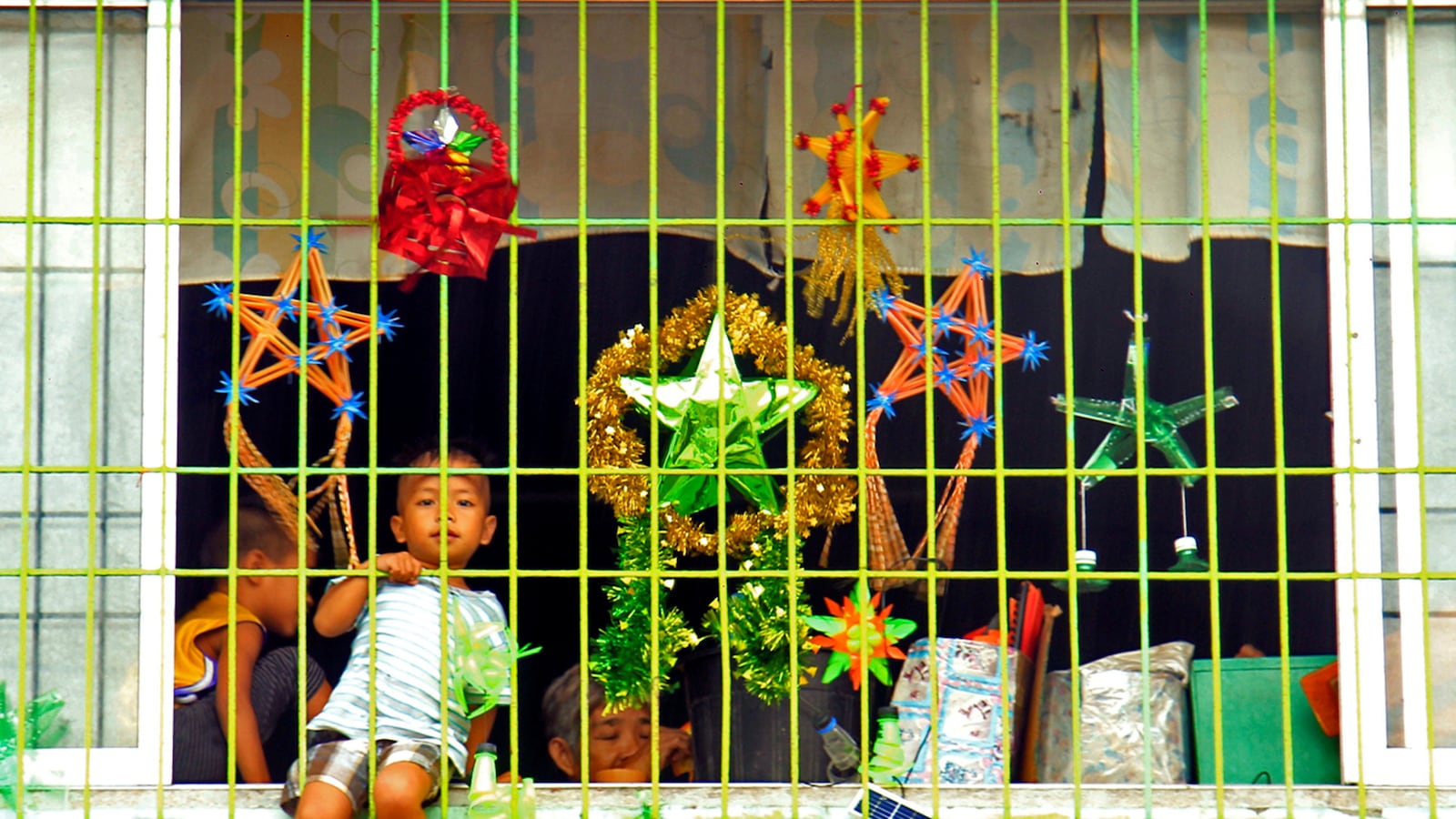 cheats/2016/12/25/powerful-typhoon-hits-philippines/161225-philippines-typhoon-cheat_qbp4ud