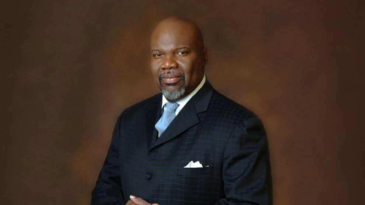 articles/2012/03/10/pastor-td-jakes-on-his-new-book-and-whitney-houston-death/td-jakes-samuels_mriwnn