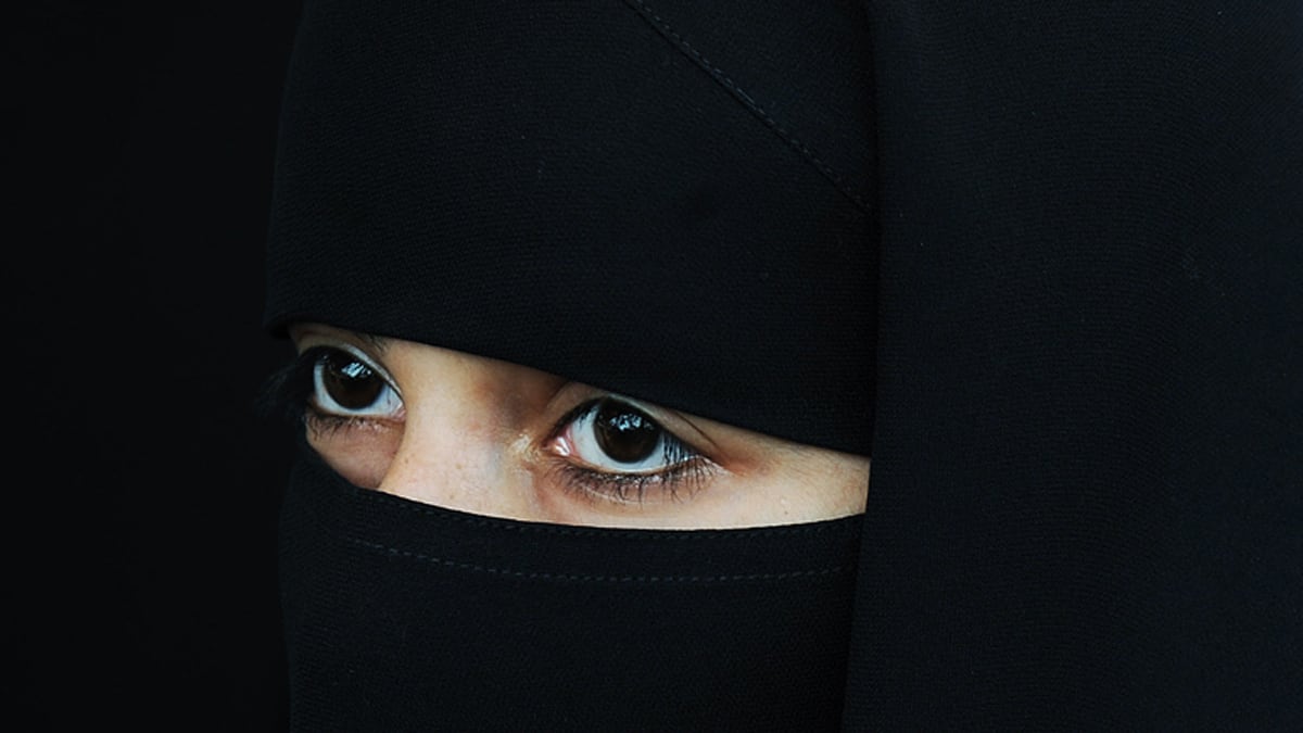 cheats/2011/10/24/woman-takes-on-egyptian-virginity-test/egypt-women-torture-cs_kmtw9s