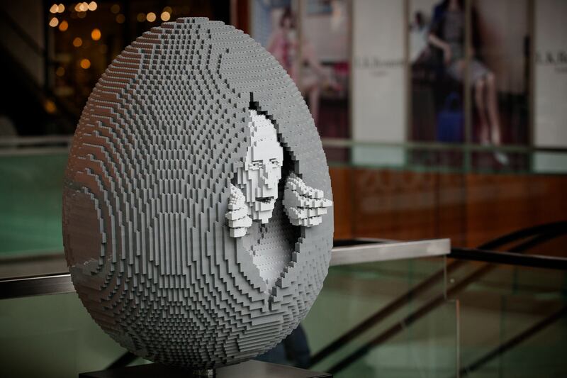 galleries/2014/04/08/the-great-faberge-egg-hunt-2014-photos/faberge-egg-nathan-sawaya_zvltca