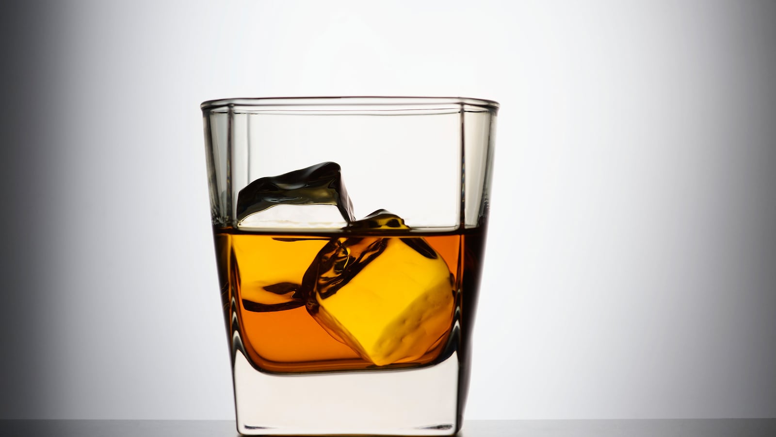 articles/2014/12/03/a-whisky-connoisseur-remembers-that-first-sip-of-the-macallan/141125-macallen-first-sip-tease_xocjrc