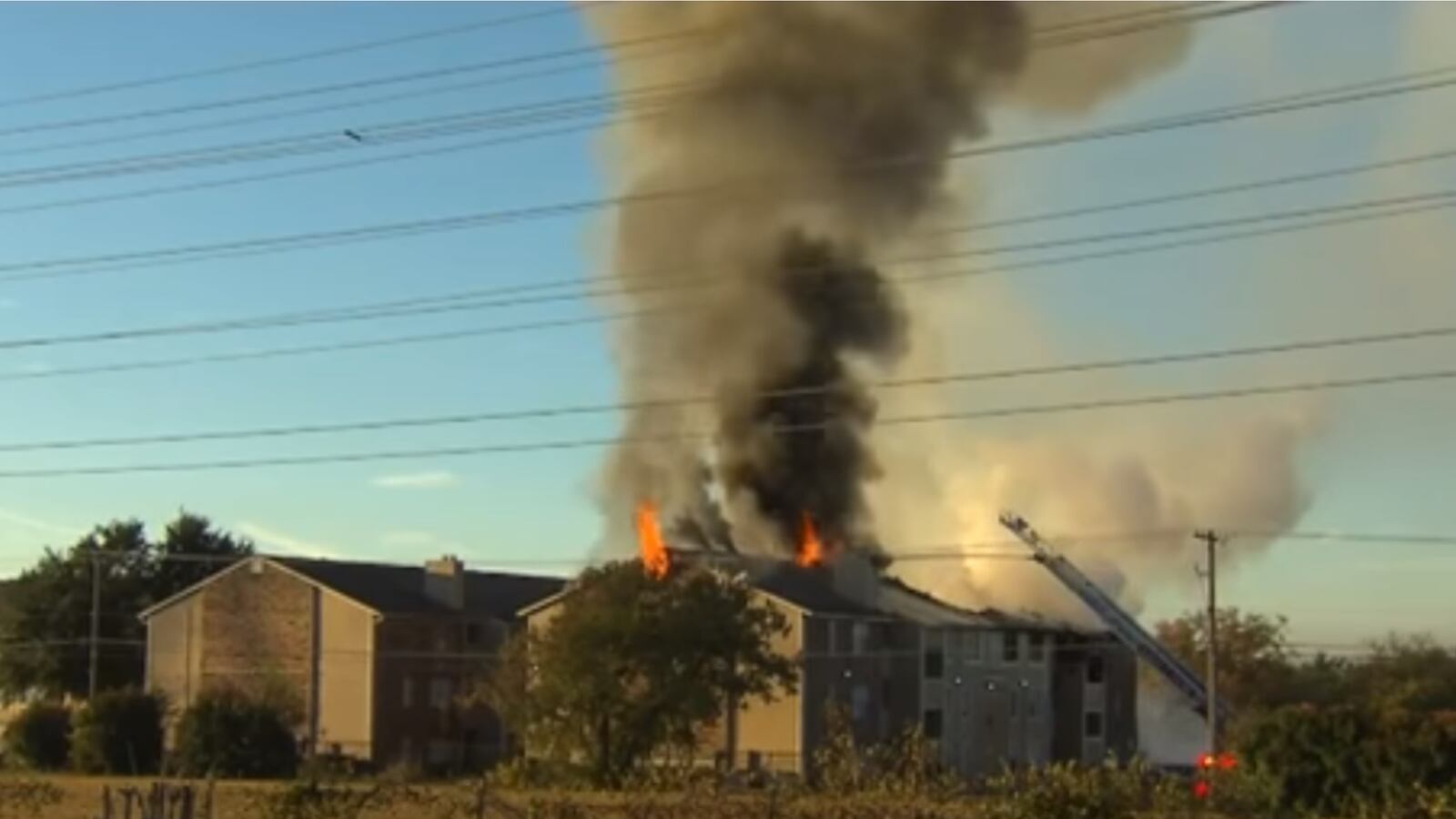 181121-dallas-fire-baby-rescue-cheat_yxhs34