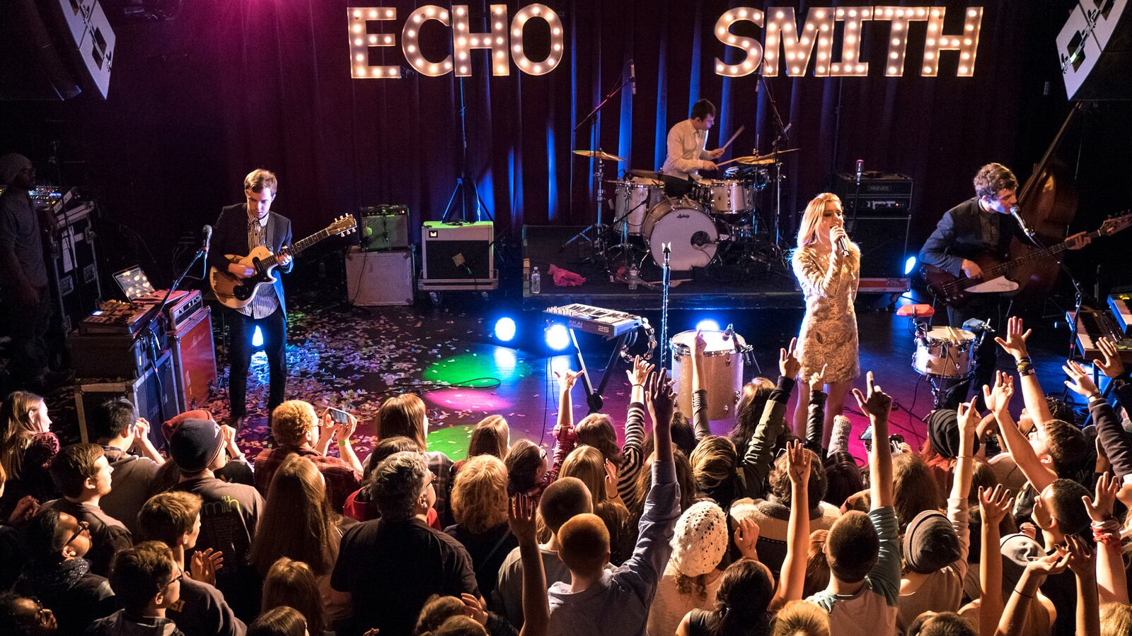 articles/2015/03/04/when-a-teen-family-band-grows-up/150304-joiner-echo-smith-tease_hxukv1