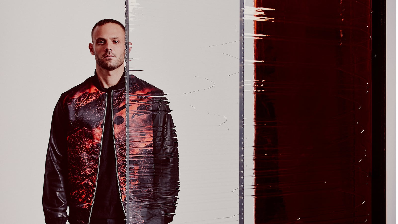 articles/2016/07/12/portrait-of-the-artist-as-a-fashion-designer/160711-zimmer-artists-fashion3-embed_hdzztz