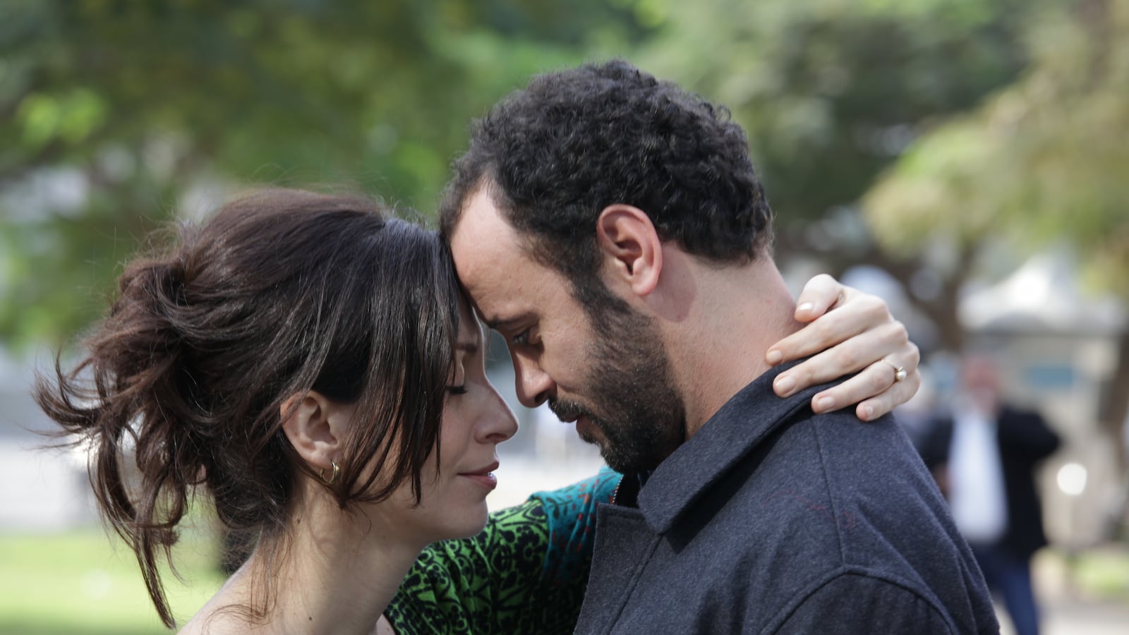 articles/2013/06/20/the-attack-filmmaker-boycotted-for-filming-in-israel/Siham-and-Amin-Embrace_uajdkm