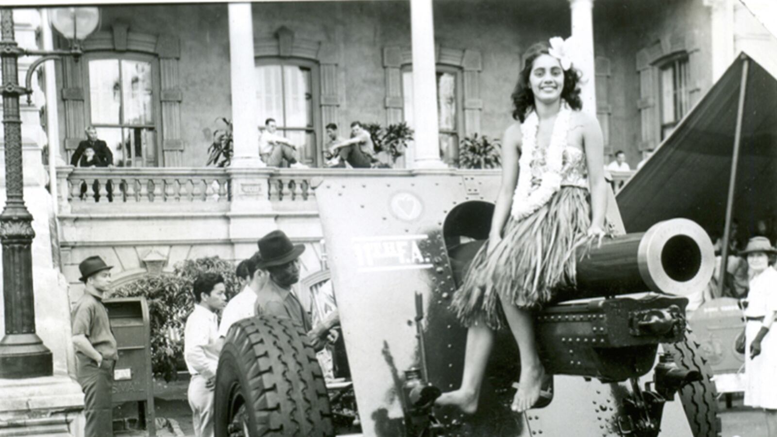 galleries/2014/12/07/inside-the-pearl-harbor-attack-photos/141206-tdb-pearl-harbor-tease_ybvj0j