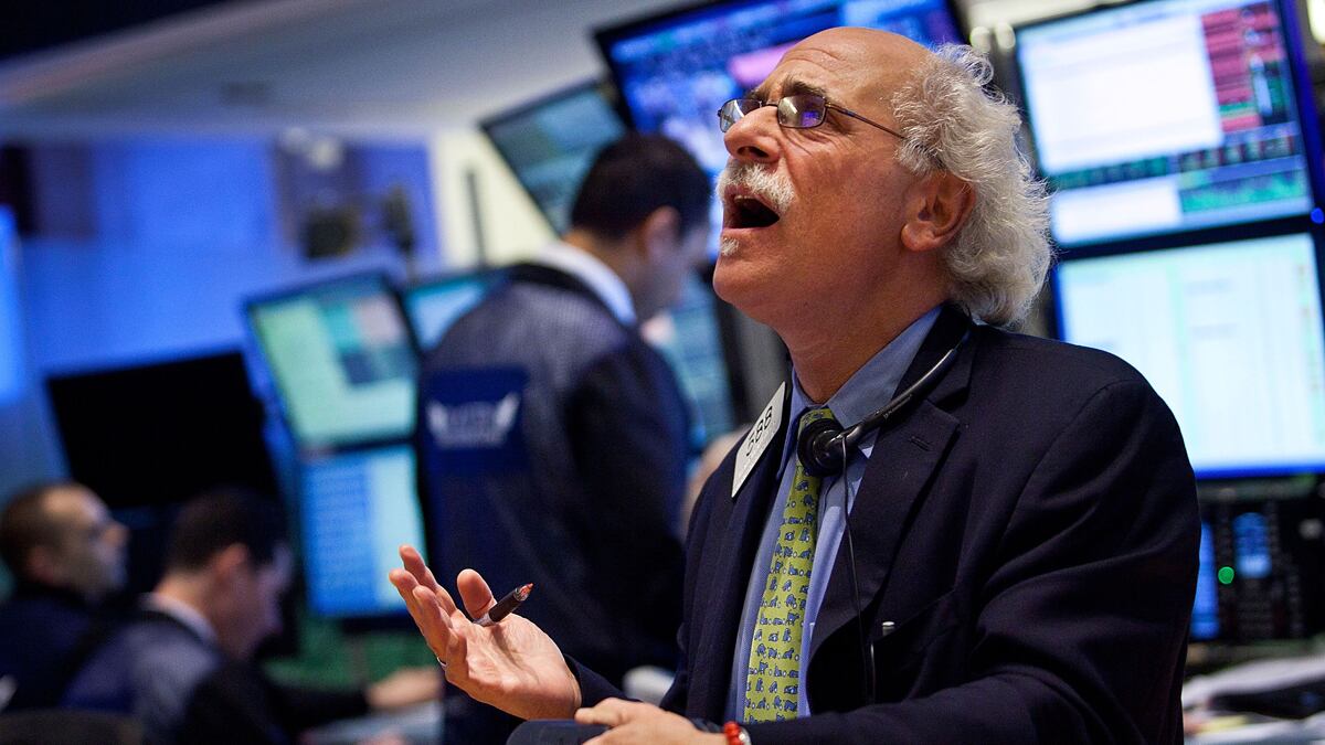 articles/2012/10/23/dow-sinks-in-early-trading/stock-market-plunge-gross_shp5it