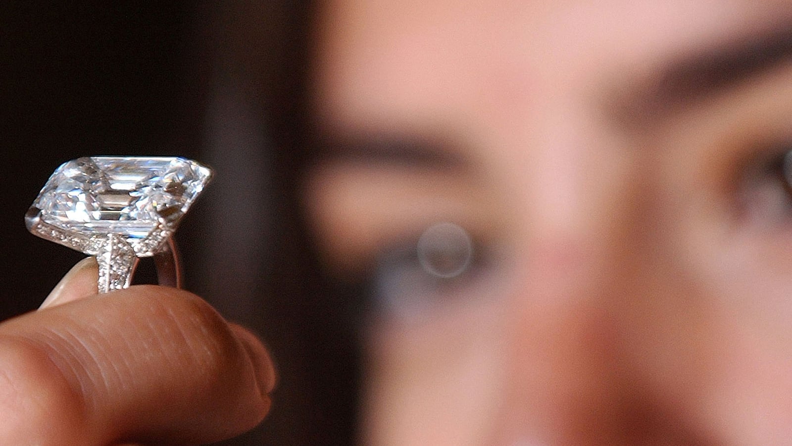 articles/2013/07/29/former-tiffany-co-executive-pleads-guilty-to-jewelry-theft/130703-tiffany-cheat_eynri0