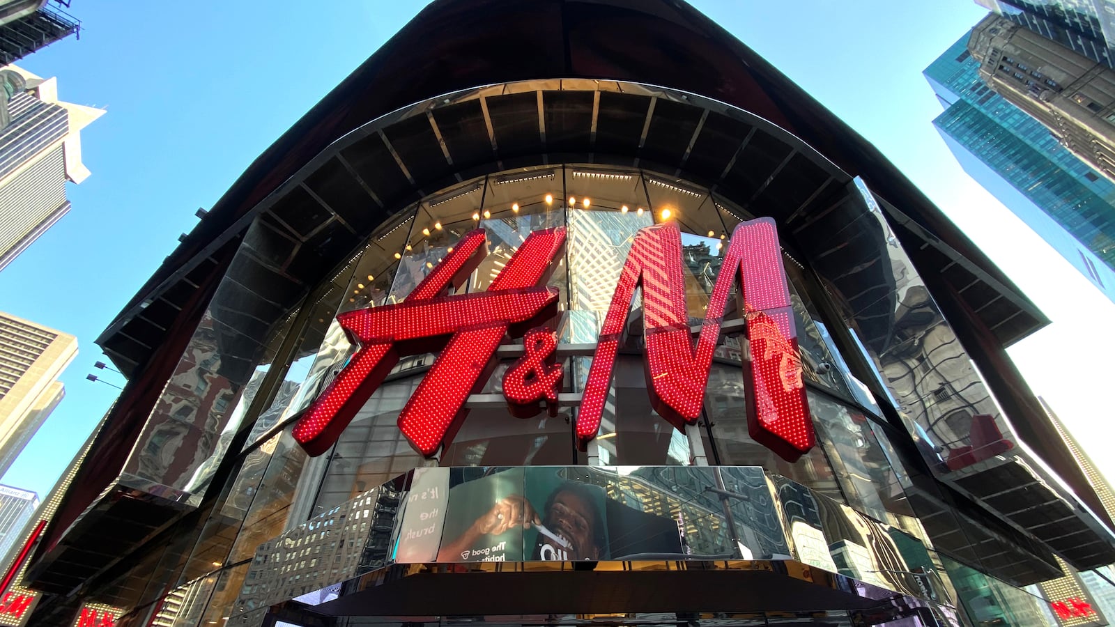 The H&M logo on a storefront