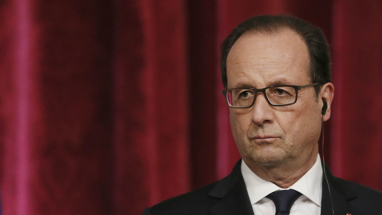 cheats/2014/09/22/isis-linked-algerians-seize-frenchman/140922-francois-hollande-cheat_qjuz7k