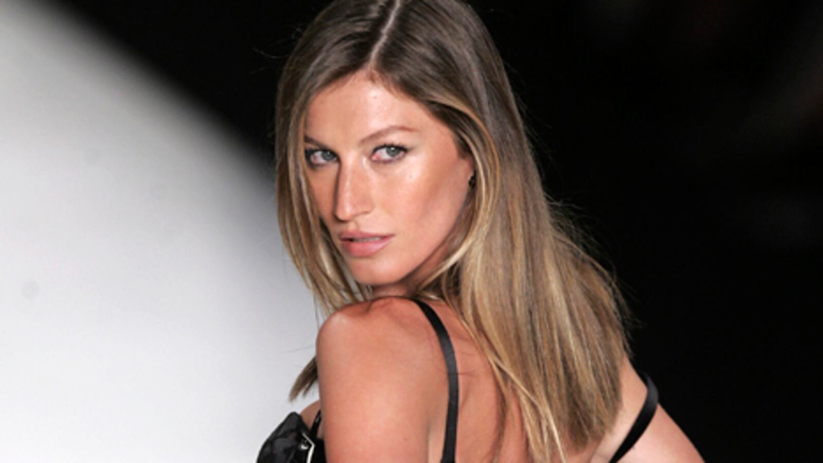 cheats/2009/06/17/does-gisele-still-sell/gisele_pl8tus