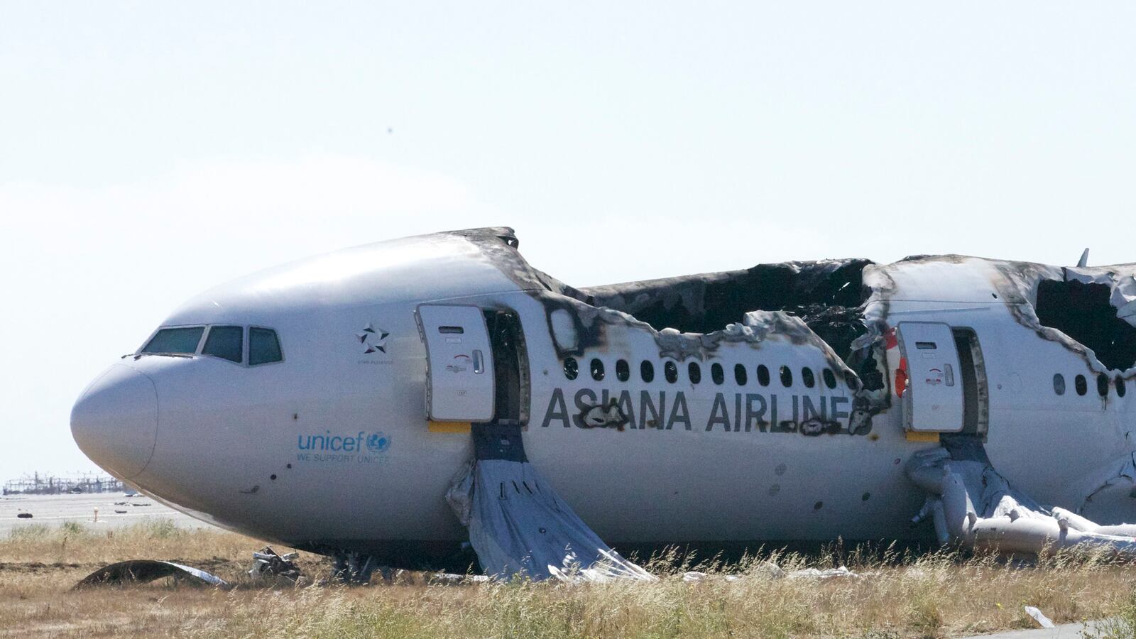 cheats/2013/07/09/crash-investigation-focuses-on-cockpit/130709-asiana-cheat_iel6pp