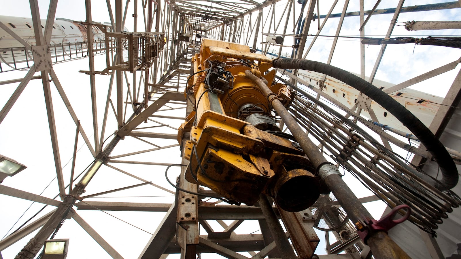 2022-01-05T000000Z_234677750_RC24TR96VNAH_RTRMADP_3_USA-SEC-ESG-PROBE_kslx4m