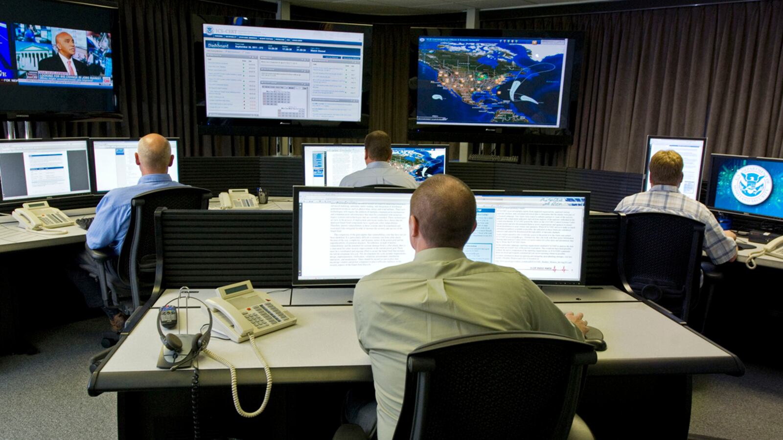 articles/2012/04/23/congress-braces-for-battle-over-cybersecurity-bill/cybersecurity-legislation-bump_waxkyv