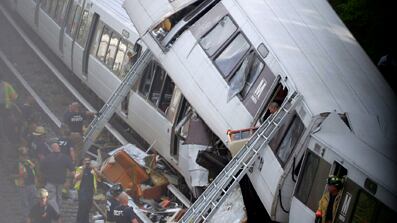 cheats/2009/06/22/dc-metro-trains-collide/dc-subway-crash_cean7j