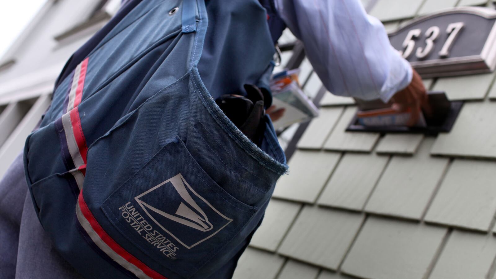 articles/2013/08/09/u-s-postal-services-loses-740-million-amid-declining-volume/130809-postal-service-ferguson-tease_zohp6c