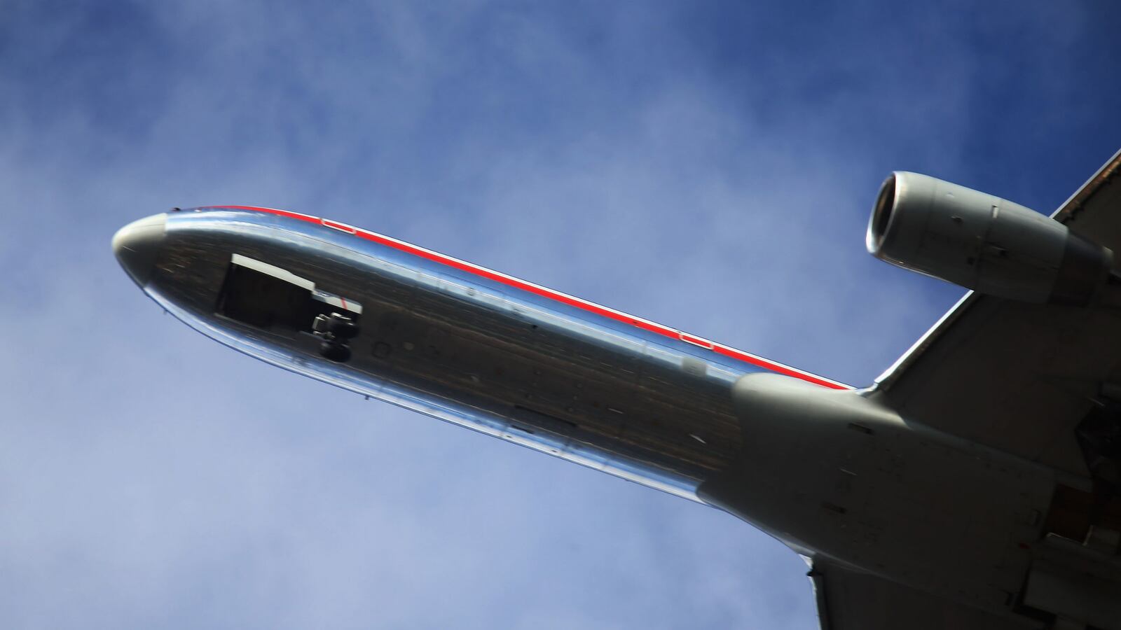 cheats/2014/10/17/flight-crew-locks-woman-in-bathroom/141017-ebola-flight-cheat_ygqowd