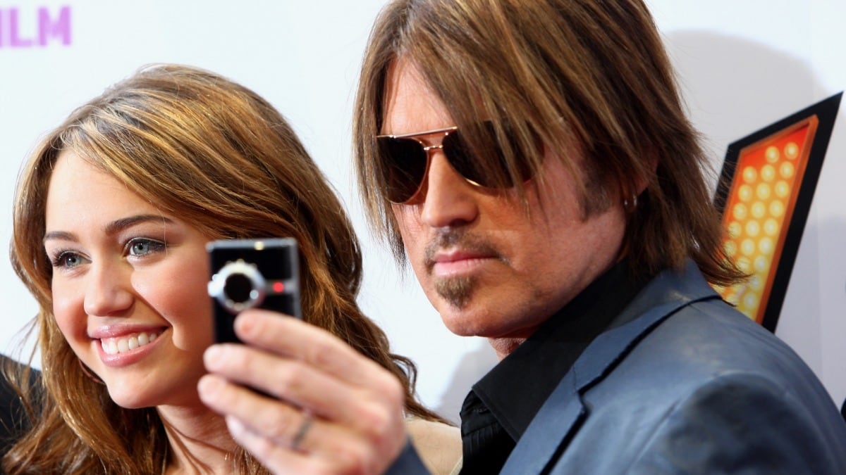 articles/2013/09/20/billy-ray-defends-miley-cyrus-beyonce-and-jay-z-are-very-rich/Billy_Ray_Cyrus_-_tease_qyu7br