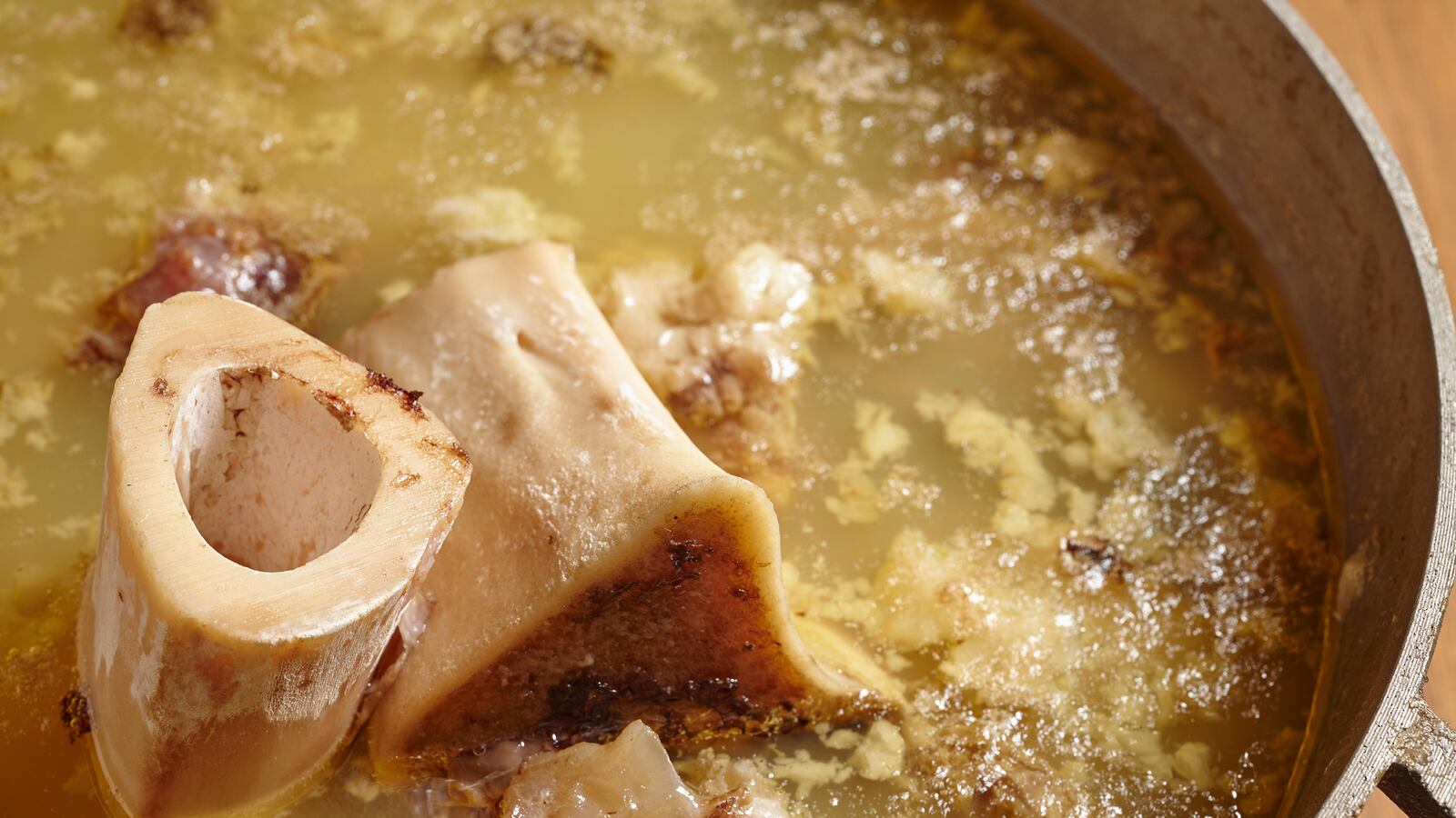 articles/2015/05/14/everyone-you-hate-loves-the-bone-broth-trend/150513-lytton-bone-broth-tease_lvmzxl