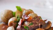 articles/2009/09/22/quintessential-coq-au-vin-recipes/coq-au-vin_51383_dgxiab