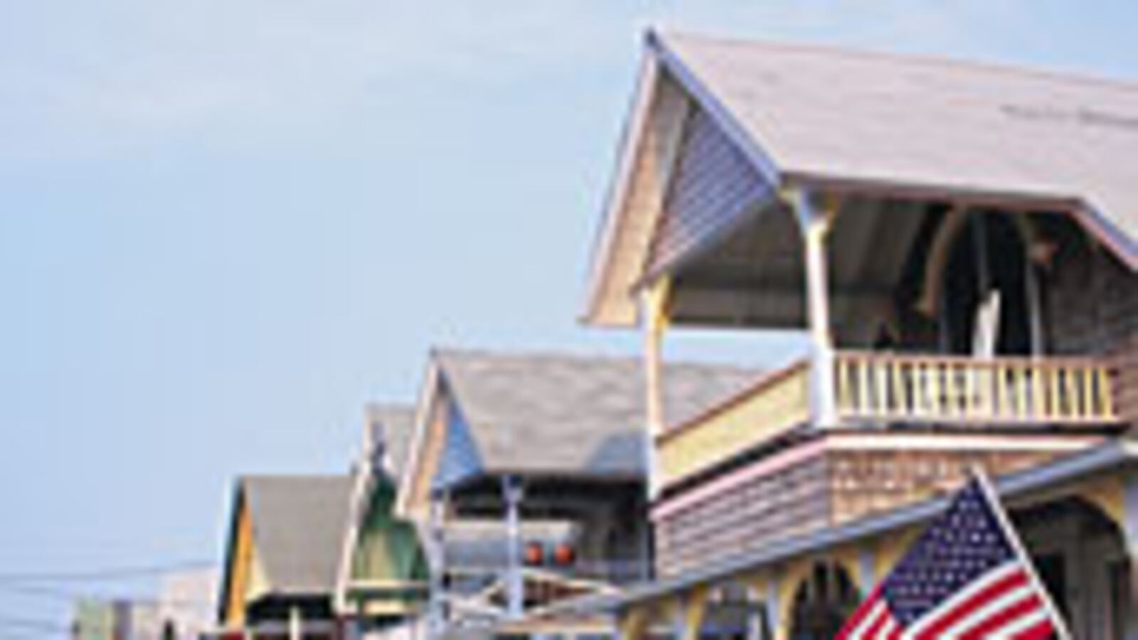 articles/2009/08/12/obama-style-on-marthas-vineyard/gates-oak-bluffs_43158_qaqbxo