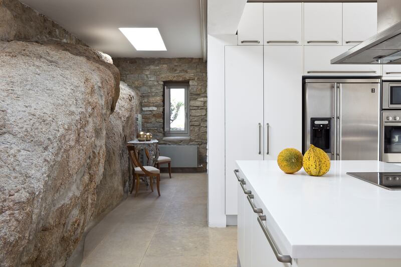 galleries/2013/03/08/omg-i-want-this-house-mykonos-photos/130307-omg-greece7_ee0np8