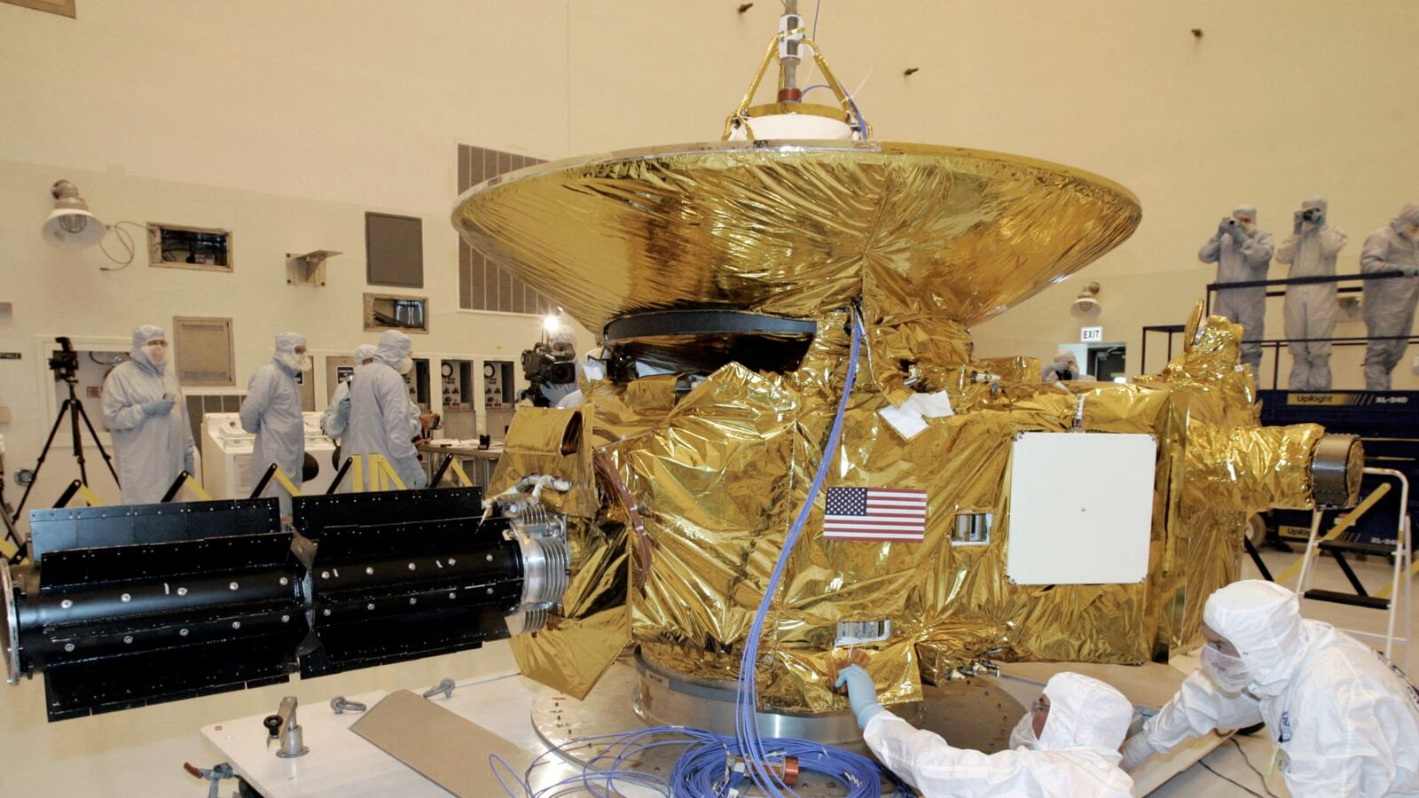 cheats/2015/07/10/nasa-nearly-lost-pluto-probe/150710-pluto-cheat_mdtld8
