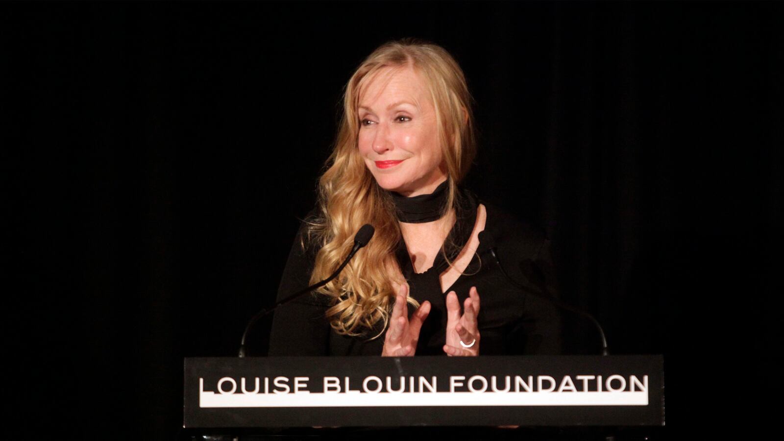 articles/2016/04/26/is-this-hamptonista-stiffing-starving-artists/160425-briquelet-hampton-stiffing-tease_bfdtiq