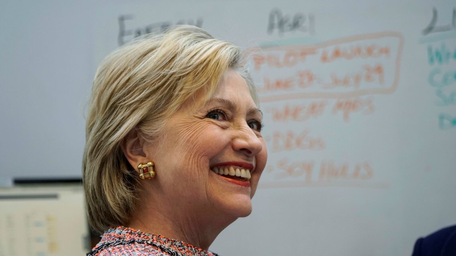 articles/2016/07/03/is-hillary-clinton-telling-the-truth-about-emails/160704-pundit-tease_fwmqln