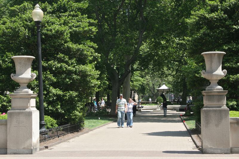 galleries/2013/09/01/nine-perfect-picnic-spots-around-the-world-photos/rittenhouse-square-philadelphia-nick-higham-alamy_cyxt5g
