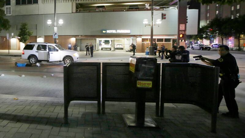 galleries/2016/07/08/scenes-from-the-dallas-black-lives-matter-protest-police-shootings-photos/160707-dallas-protest-shooting-photo-2_xbt19j