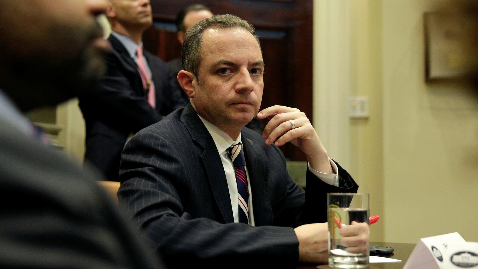 170611-trump-priebus-ultimatum-cleanup-cheat_hsuwei