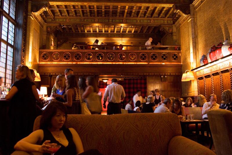 articles/2016/08/01/a-final-drink-at-new-york-institution-the-campbell-apartment-bar/160731-Rothbaum-Campbell-Apt-Obit-embed_xhkfuy