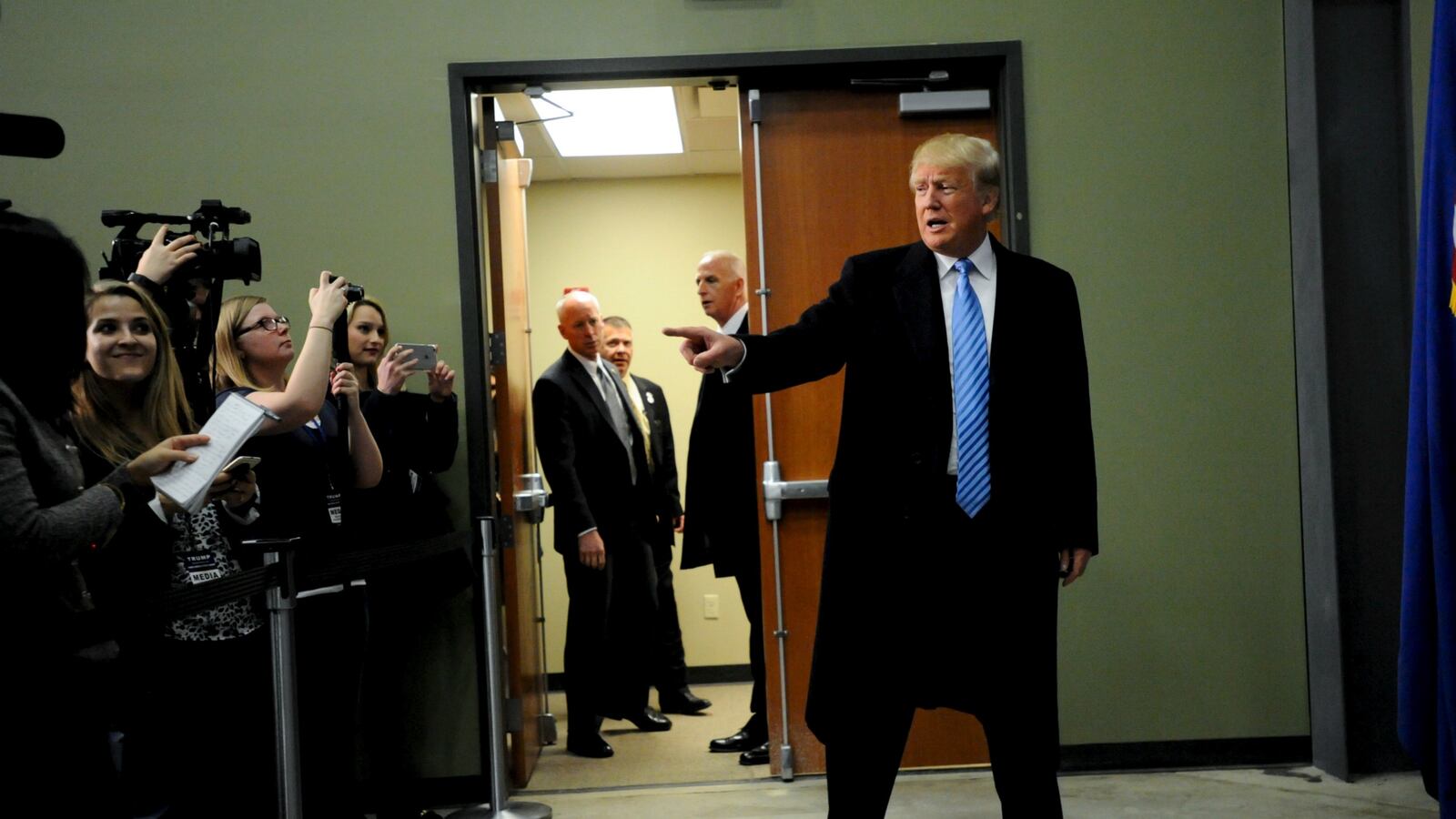 cheats/2015/12/07/trump-plan-includes-u-s-muslims-abroad/151207-trump-everyone-cheat_b0dxos