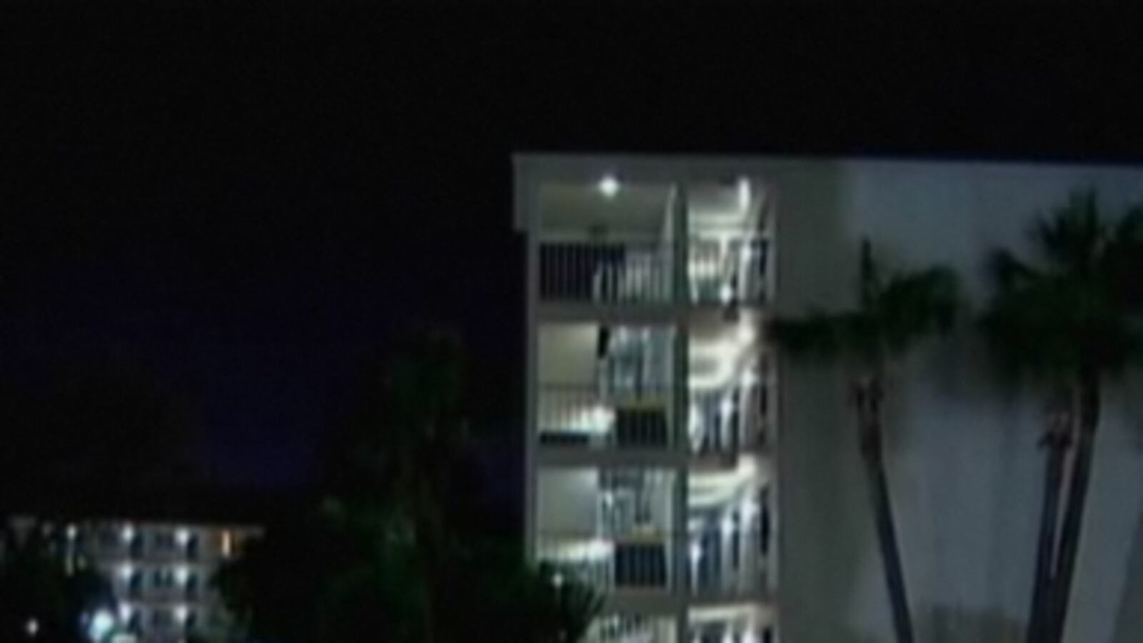 cheats/2011/04/21/stranger-catches-falling-baby/toddler-falls-off-balcony_z9efy7