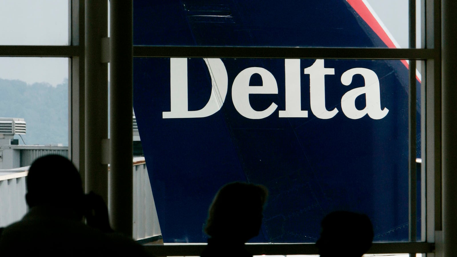 2005-05-10T000000Z_2091202687_RP6DRNASCDAA_RTRMADP_3_AIRLINES-DELTA_gur4fq
